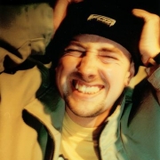http://djmiller.hu/media/gallery/sajtofotok1999. (free magazin)/Thumbnails/thumbnail_180_miller_08.jpg
